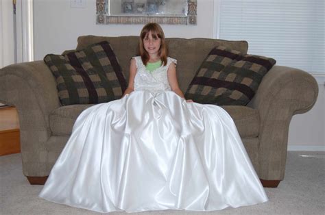 This Mom Takes A Photo Of Her Daughter In Her Wedding Dress Every
