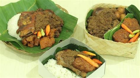 Gambar tentang 10 Tempat Makan Dekat Stasiun Tugu Yogyakarta, Coba Gudeg