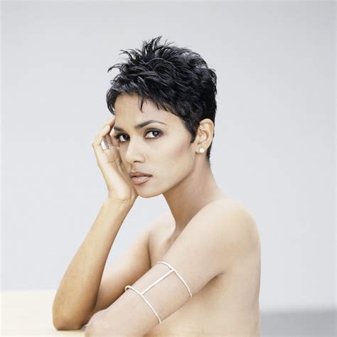 Halle Berry Photographed By Firooz Zahedi Halle Berry Hairstyles Pixie Hairstyles Pixie
