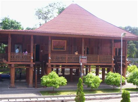 Namun ternyata selain mempunyai nama yang unik rumah adat lampung juga mempunyai beberapa jenis nuwow sesat. √ Rumah Adat Lampung: Nama, Bagian, Keunikan