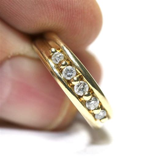 Reduced Stunning Sparkling Vintage 9ct Yellow Gold 025 Diamond