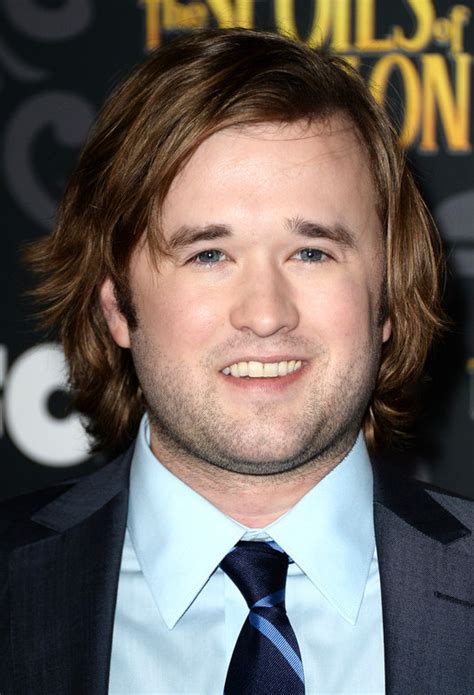 After a series of roles in television and film during the 1990s, including a small part in forrest gump playing the title character's son, osment rose to fame with his. Haley Joel Osment To Lead Comedy "Jay Berger Wants To Be ...