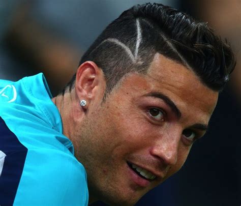 Since ronaldo started played at sporting cp, he has been changing his style quite often during his years in manchester. Cristiano Ronaldo Haircut - 14 photos - Celebrities Photos ...