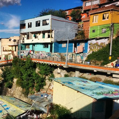 Los Barrios De Medellín Movilidad Espacio Público Y Dignidad Cívica