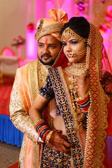 Couple Shoot By Vishal Indian Wedding Couple Photography Indian Bride Photography Poses