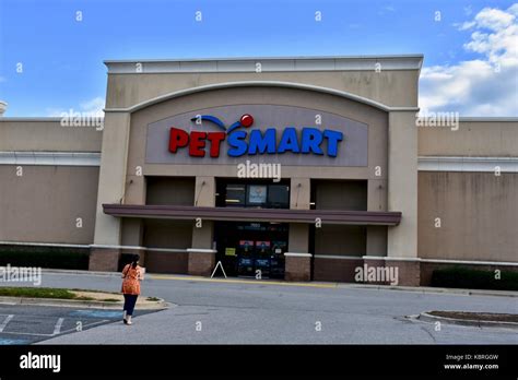 Petsmart Exterior Hi Res Stock Photography And Images Alamy
