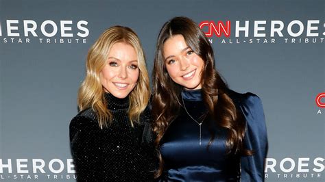 Kelly Ripa Twins With Lookalike Daughter Lola But Fans Think Someone Else Stole The Show Hello