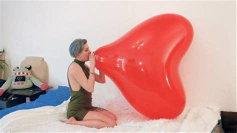 Stashia Btps Crystal Red Qualatex 36 Heart Balloon 1080p