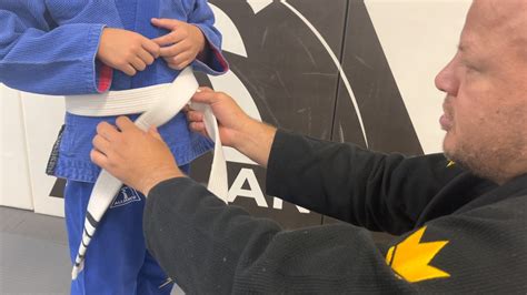 How To Tie Kids Belt In Brazilian Jiu Jitsu Youtube