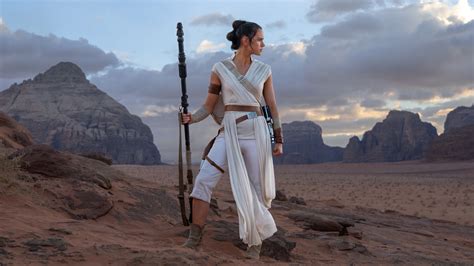 Daisy Ridleys Return As Rey Is The Spark Of Hope Star Wars Cinematic