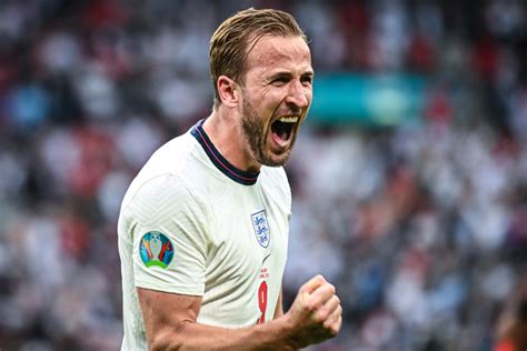 For sponsorship purposes, it was called the carling golden boot from 1994 to 2001, the barclaycard golden boot from 2002 to 2004. Harry Kane will be different player at Euro 2020 after ...