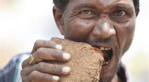 Dreck Steine Kies Dieser Inder isst täglich Kilo Ziegelstein Essen Ziegelsteine Steine