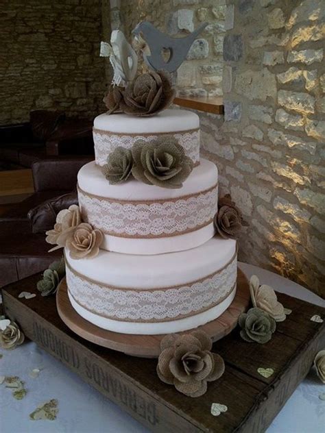 Say I Do To These Fab 20 Rustic Burlap Wedding Cakes