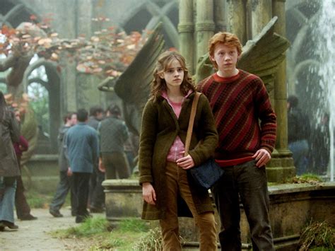 Compare that to ron mimicking hermione's pronunciation of wingardium leviosa in the first book and movie. Ron and Hermione Wallpaper - Romione Wallpaper (24818404 ...