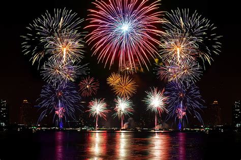 Hd Wallpaper Fireworks 4k Pc Hd Illuminated Night Celebration