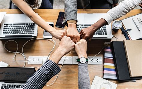 7 Examples Of Teamwork And Collaboration In The Workplace