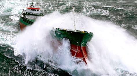 Top 10 Biggest Ships In Storm Extreme Largest Waves In Sea Youtube