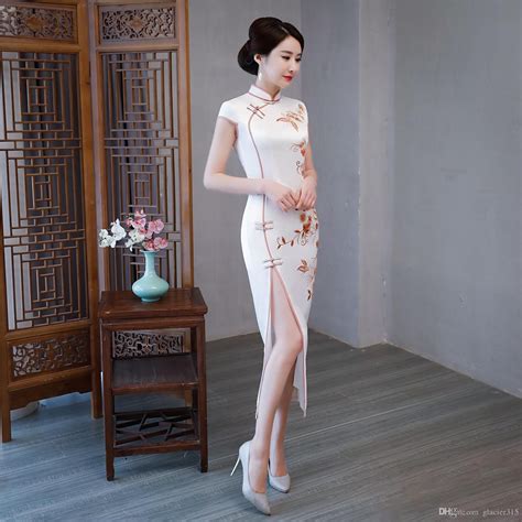 Pin By Digitalseodang On Qipao Chinese Long Dress Chinese Traditional Costume Chinese Dress