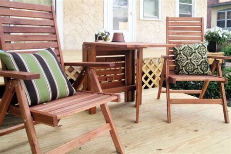 As well as acing the traditional look we love in a classic outdoor furniture set, the plumley package of dining table, six chairs, and seat cushions. Small Balcony Furniture Option - HomesFeed