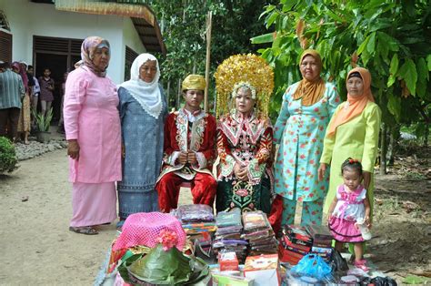 Ade Riyon Adat Istiadat Orang Minang Dalam Pernikahan
