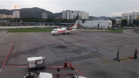 Penang international airport is a hub for airasia, firefly, malaysia airlines, maskargo and malindo air. Malindo Air ATR72-600 at Penang - YouTube