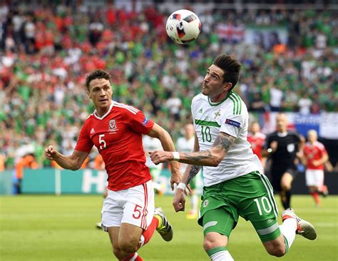 Classificação ucraniana para as quartas de final da eurocopa saiu no final da prorrogação com gol heroico. Gol contra coloca País de Gales nas quartas de final da ...