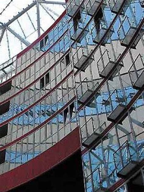 Der planer von bauwerken wie dem sony center in berlin und dem jahn war seit 1970 mit einer innenarchitektin verheiratet und wurde 1978 vater von sohn evan. Sony Center Helmut Jahn Berlin | Floornature