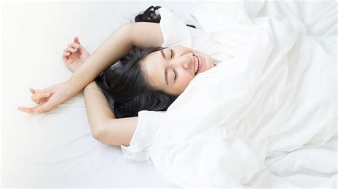 Sleeping On Your Back Is Good For You Heres How To Learn To Do It