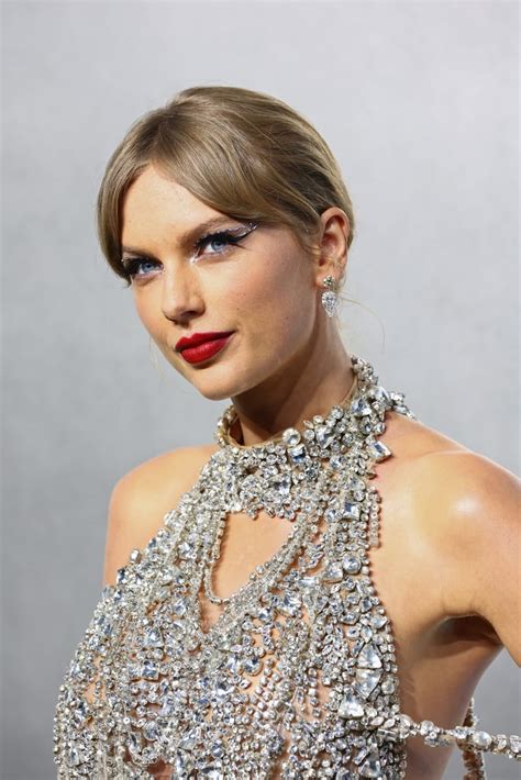 Taylor Swifts Floating Crystal Eyeliner At 2022 Mtv Vmas Popsugar