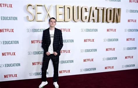 les acteurs de sex education sont très entourés pour les scènes intimes