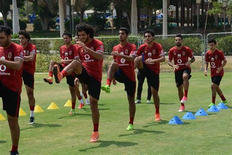 نجم الأهلى اللامع عماد متعب , يبدو أنه يتعرض لمزيد من الأزمات مؤخرا , فبعد تدنى مستواه الرياضى , لدرجة أن شبح الإعتزال اصبح يخيم عليه , تعرض اليوم الثلاثاء 22 إبريل 2014 , للقبض عليه من قبل قوات إدارة المرور بالتجمع الخامس. عماد متعب يدرس الرحيل عن الأهلى - اليوم السابع