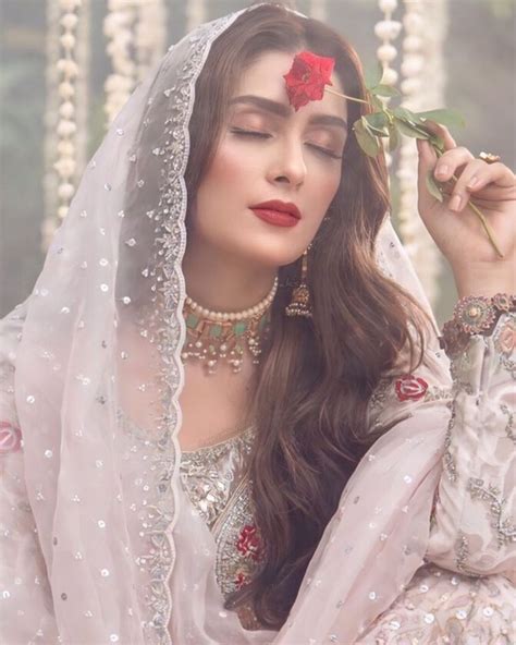 Pin By Maya Khaani On Ayeza Khan And Sajjal Nd Saboor Ali Pakistani Bridal Makeup Pakistani