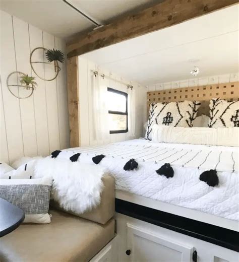 42 Gorgeous Rv Bedroom Remodels For Cozy Inspiration In 2023 Remodel