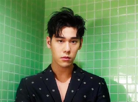 周予天,周予天(alex chou)，1993年出生于中国台湾，中国台湾创作型男歌手 。2015年3月，因献唱游戏唯舞独尊3的改版主题曲《带你飞》而出道 ;10月，推出个人首张创作型迷你专辑《you》 ;11月，为电影《剩者为王》台湾版献唱宣传曲《几年几月几天》。2016年4月，因为电视剧《奇妙的时光之旅》献唱. 周予天爬山脫衣洩粗肌! 「回頭率爆表」羞喊：想把衣服穿回來 ...