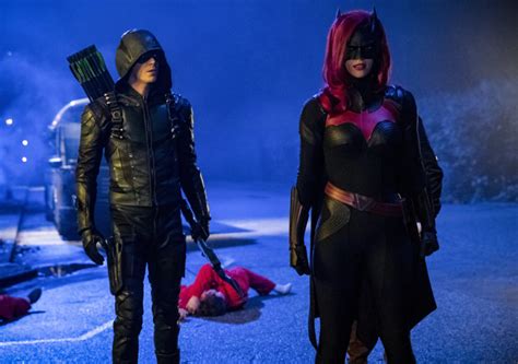 Batwoman DC Comics Lesbian Superhero Gets CW Pilot Episode