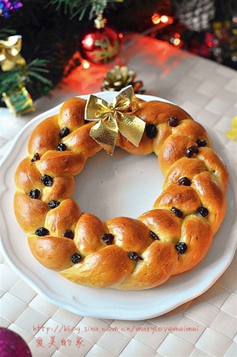 It almost looks too good to eat. christmas wreath bread #christmasfood #holidays #winter ...