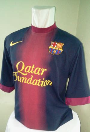 Pasalnya, sekarang untuk merancang desain baju nggak harus dilakukan oleh desainer profesional atau seseorang yang berada di jurusan. kostum baju jersey jaket sepak bola desain dan harga bagus ...