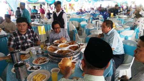 Biasanya hari minggu pada bulan syawal ini ramai yang akan sibuk samada berkunjung ke rumah terbuka atau menjadi hos. Majlis Rumah Terbuka Hari Raya Eidul Fitr Peringkat Daerah ...