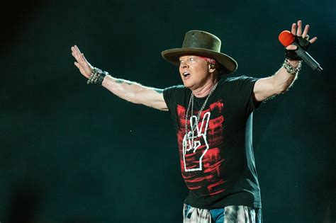 Guns n' roses is an american hard rock band from los angeles, california.formed in 1985, the group originally consisted of vocalist axl rose, lead guitarist tracii guns, rhythm guitarist izzy stradlin, bassist ole beich and drummer rob gardner. Guns N' Roses Slam Trump With 'Live N' Let Die With COVID ...