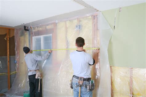 Today you'll learn how hang drywall ceilings by yourself and without killing your back. Professional Guidance on How to Hang Drywall