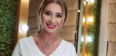 Impresara a vorbit despre relatia cu laurentiu reghecampf si agentul de jucători anamaria prodan (47 de ani) a fost invitata emisiunii „prietenii lui ovidiu și a. Anamaria Prodan - una dintre cele mai extravagante vedete ...
