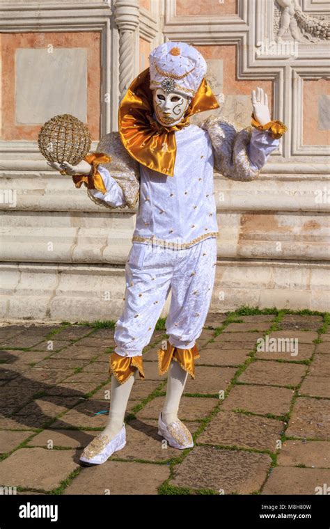 Arlecchino Character Hi Res Stock Photography And Images Alamy