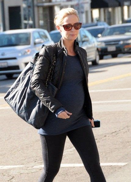 Emily Blunt Photostream Emily Blunt Cole And Savannah Pregnant Celebrities