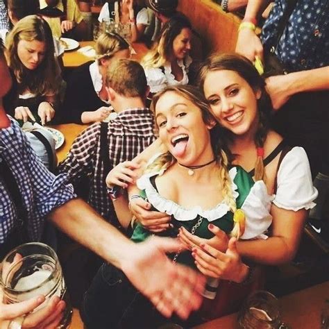 Pin By Igori On Octoberfest Oktoberfest Woman German Beer Girl Beer Girl