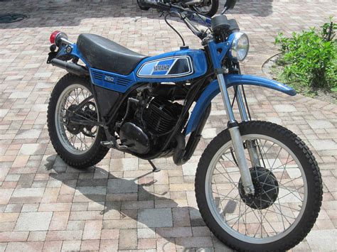 Claimed horsepower was 20.52 hp (15.3 kw) @ 5600 rpm. Review of Yamaha DT 250 1977: pictures, live photos ...