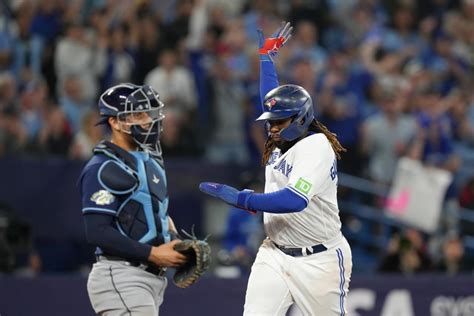 Blue Jays On Verge Of Clinching Playoff Berth After 11 4 Victory Over