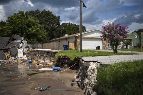 More Homes Condemned As Huge Florida Sinkhole Grows Express And Star