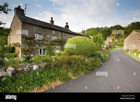 Traditional Stone Cottages In The Yorkshire Dales Village Of Starbotton