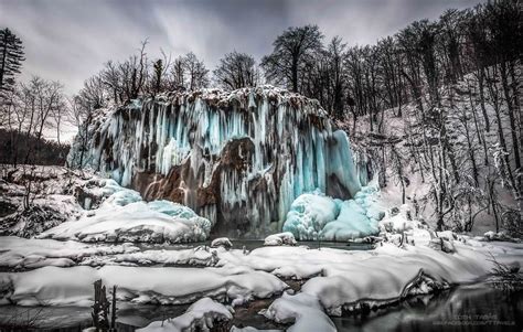 Frozen Waterfalls In Plitvice Lakes Mirror Online