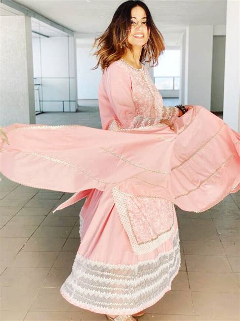 Hina Khan Looks Simply Pretty In Her Cotton Lace Pink Suit On Eid See